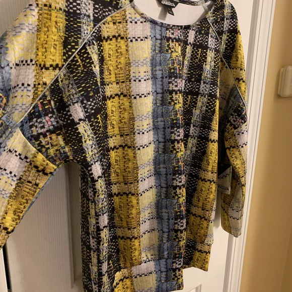 RUNWAY- 3/4 SLEEVE TOP (Matching bottom in closet) - Picture 5 of 5